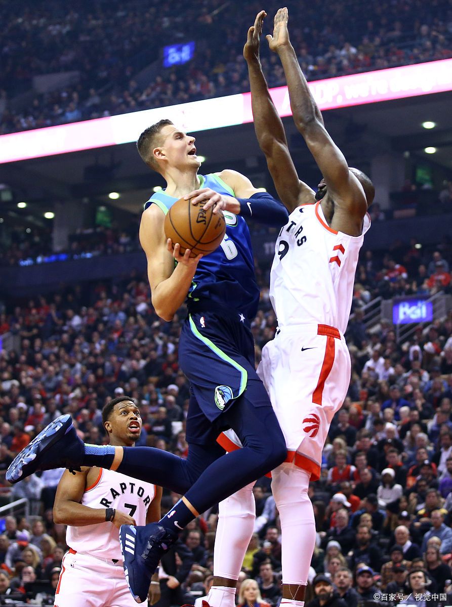 雷速-关于阿扎伦卡迎来十赛季出色发挥，独行侠观众热烈欢呼！赛场气氛高涨的信息