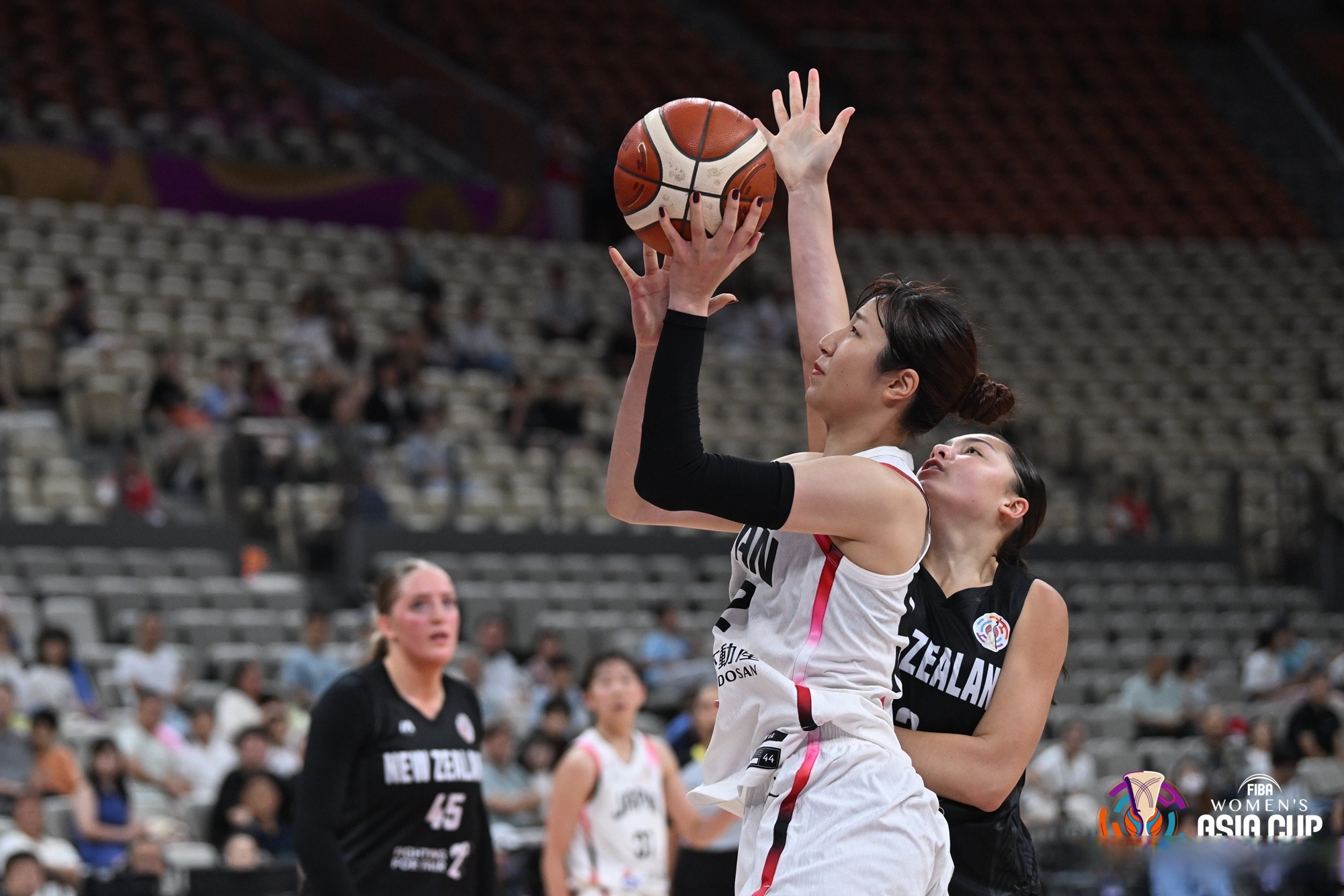 雷速- 莫兰特空接炸扣视频 