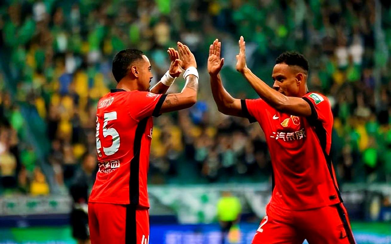 包含赛后中超焦点战，那不勒斯战术微调，压力陡增，临场指挥获称赞的词条