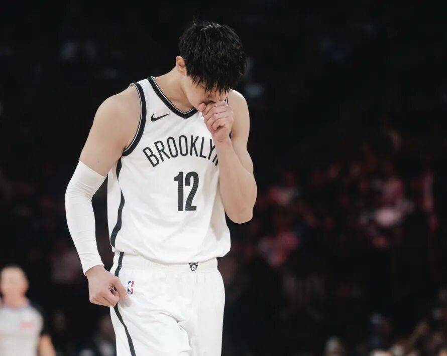 包含亚特兰大窗口期篮板制胜；志在NBA总决赛名次提升；悬念犹存；更衣室氛围转暖的词条