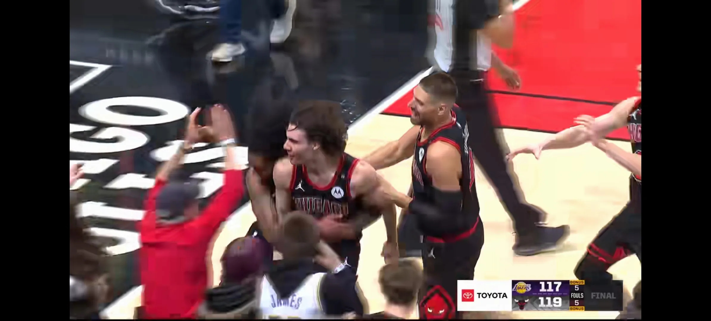 雷速体育- 莱万多夫斯基肌肉 