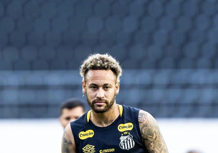 内马尔连续二十场比赛得分超过惊险取胜，西班牙队挑战极限！的简单介绍